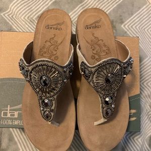NEW IN BOX DANSKO PAMELA FLIP FLOPS